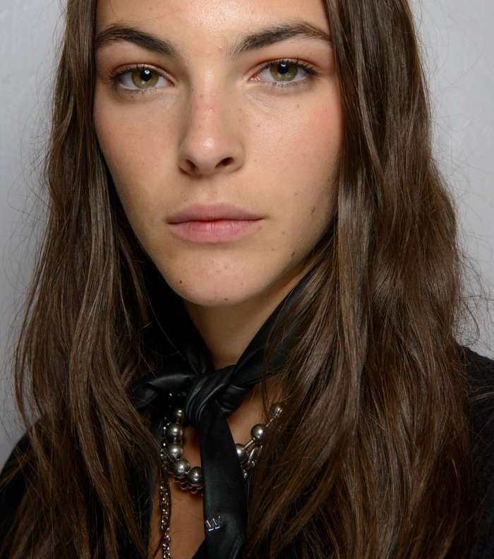 البشرة هي الأقوى في عرض ألكساندر وانغ