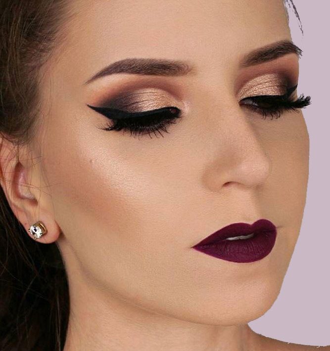 مكياج وردي ورمادي فحم