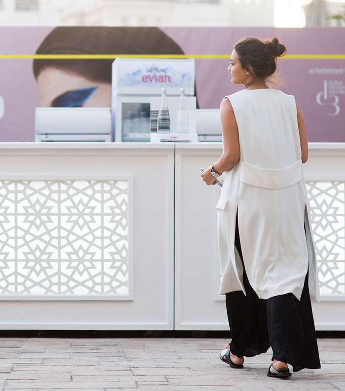 محررة ياسمينة هبة جابر تختار إطلالة minimalistic بلوني الأبيض والأسود