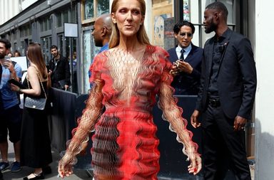 سيلين ديون خلال أسبوع الأزياء الراقية الباريسي لشتاء 2020