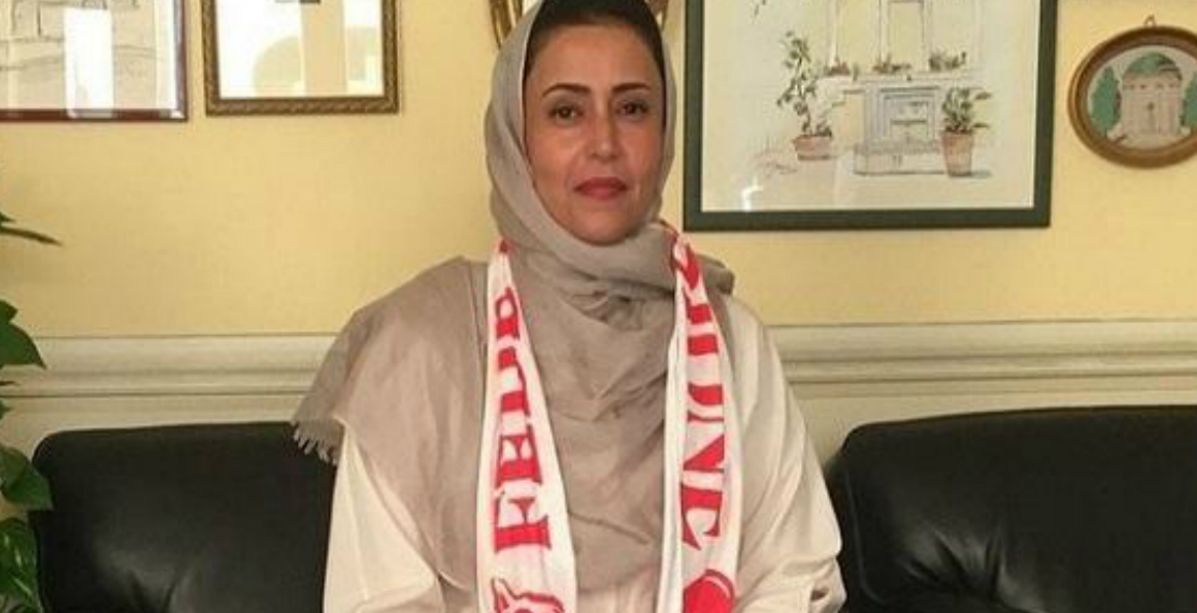 الأميرة نورة بنت سعد آل سعود تضع شعار نادي سبوليتو
