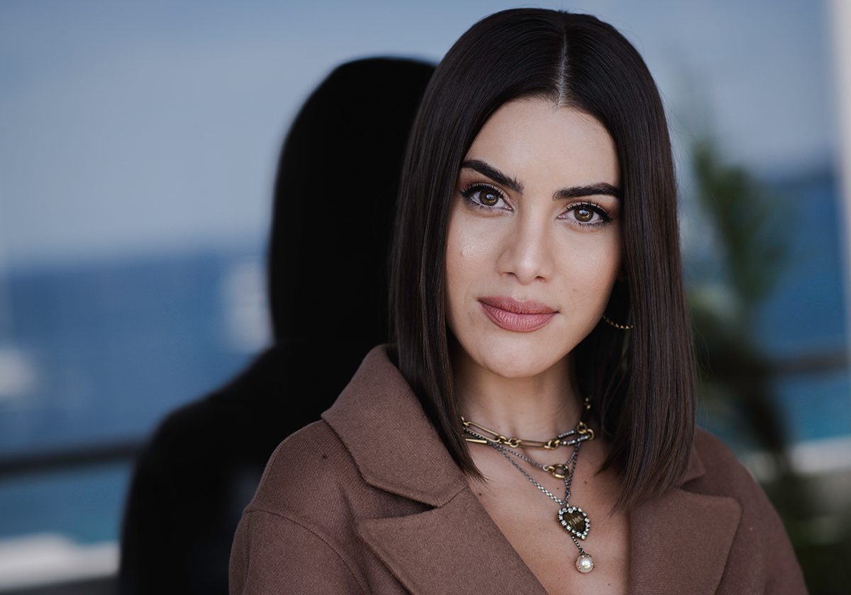 كاميلا كويلو متألقة بمستحضرات Dior Beauty