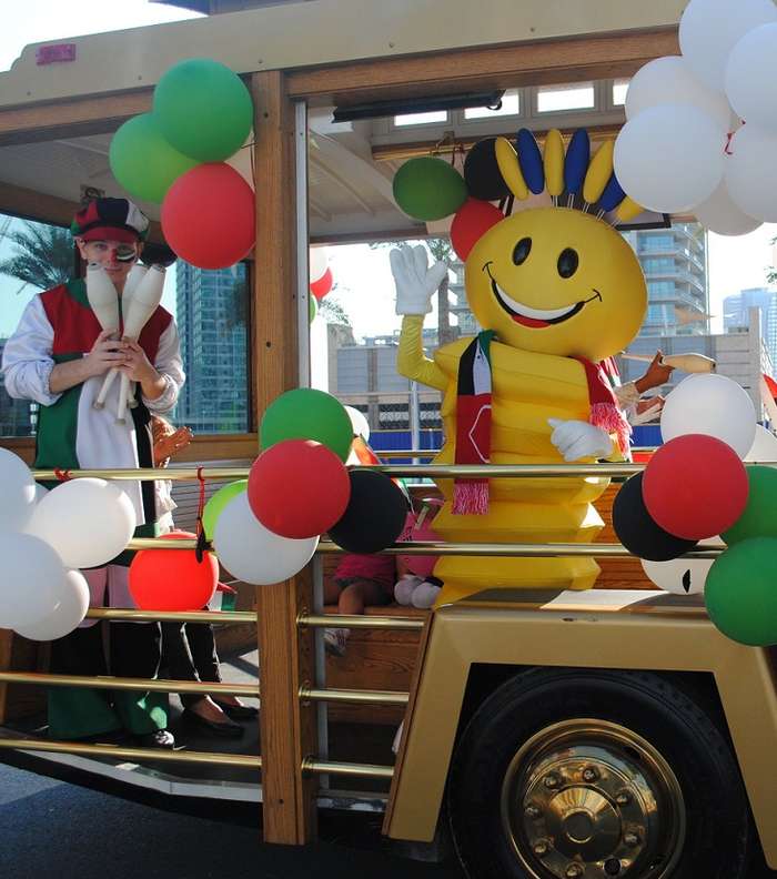 برنامج الاحتفال ينشر الفرح