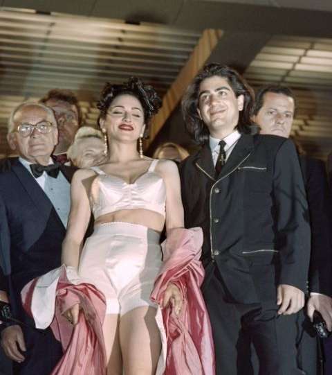 تذكري اطلالة مادونا في مهرجان كان السينمائي في عام 1991
