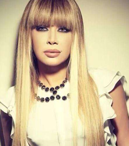 نوال الزغبي في تسريحة الشعر المالس