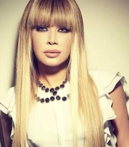 نوال الزغبي في تسريحة الشعر المالس