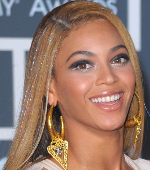 السموكي والشرائط البراقة مع بيونسي في 2010