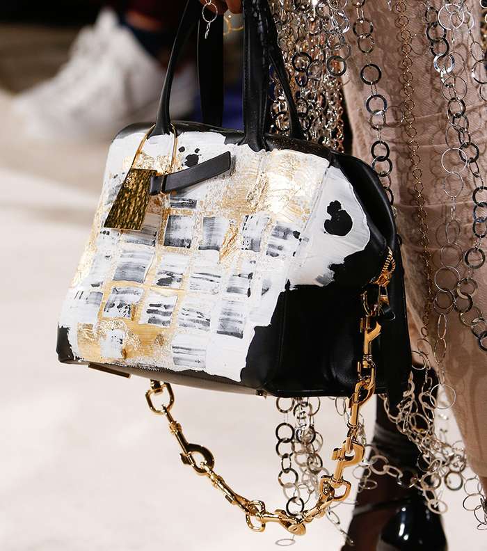حقيبة لويفي المطبعة من مجموعة شتاء 2017