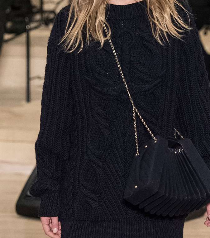 حقيبة CHANEL على شكل الاكورديون من مجموعة Metiers d'art 2018
