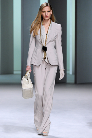 elie-saab-rtw-spring-2011-12-10-2010-4