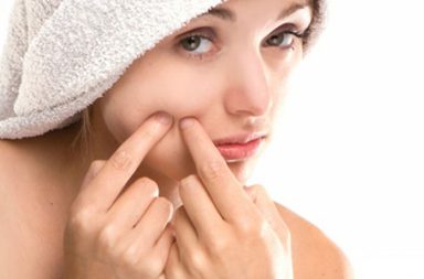 3 خلطات للحبوب في الوجه فعالة من الإستعمال الأول