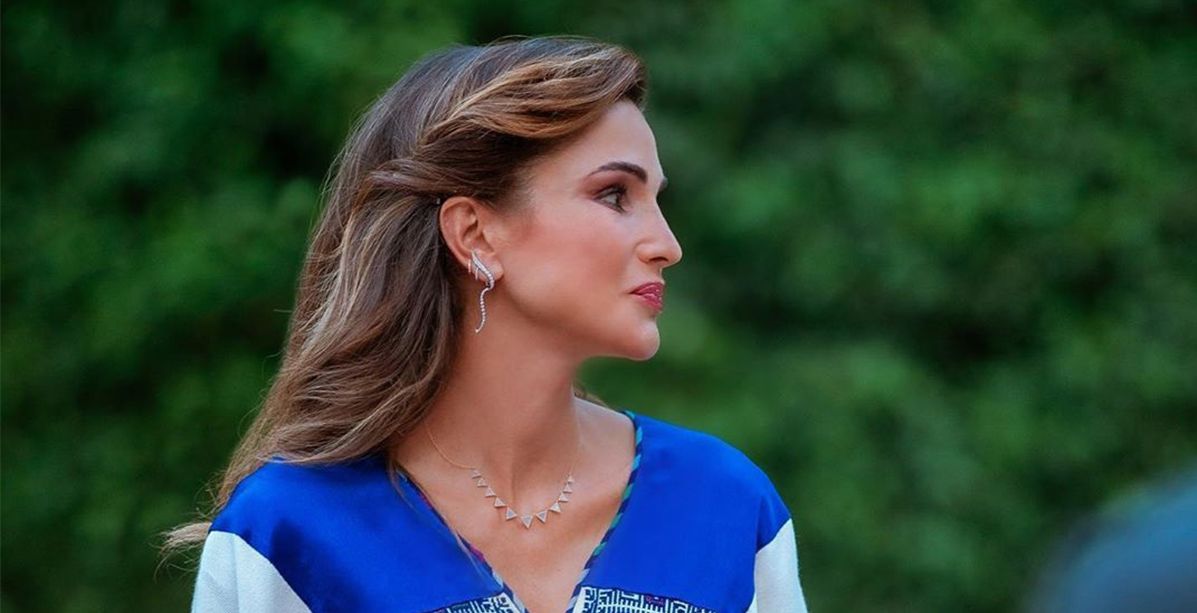 الملكة رانيا العبدالله باطلالة من توقيع مصممين عربيين في يوم الاستقلال الاردني