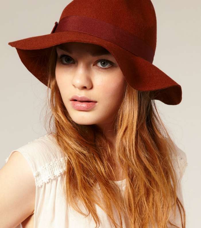 مكياج البشرة الموحّدة اللون يليق بالقبعة 