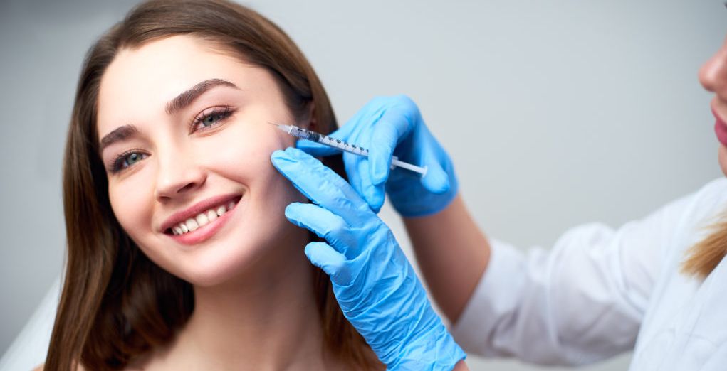 كبسولات زيت كبد الحوت لنفخ الخدود