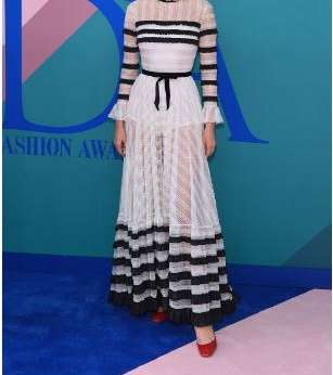 السا هوسك بفستان من Philosophy di lorenzo في حفل CFDA Awards 2017