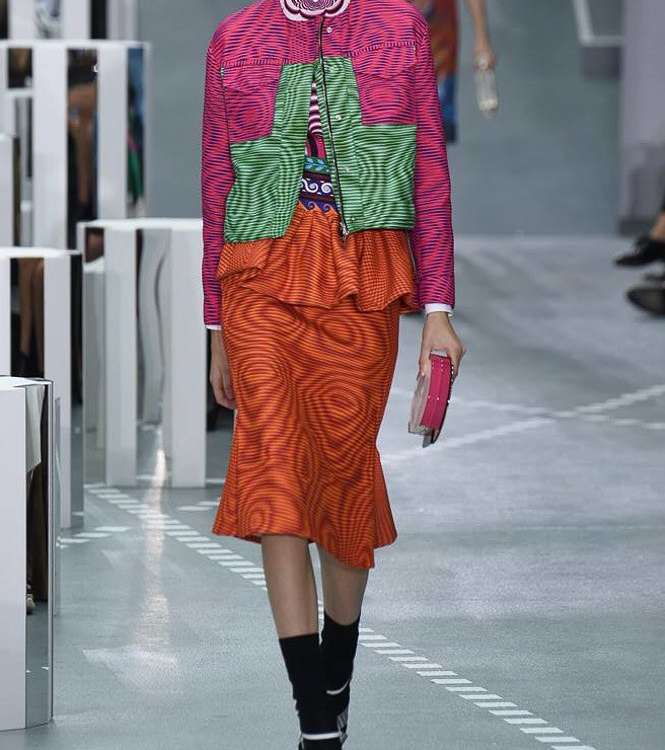 موضة السترة الرياضية مع التايور المطبع من ماري كاترانتزو لصيف 2017