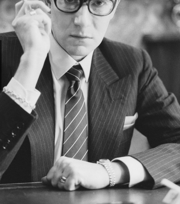 تعرفي على اسم المصمم ايف سان لوران الحقيقي