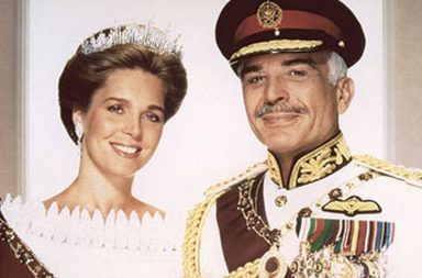 صورة قديمة للملكة نور الحسين تؤكّد خضوعها لعملية تجميل غيّرتها كلياً! 