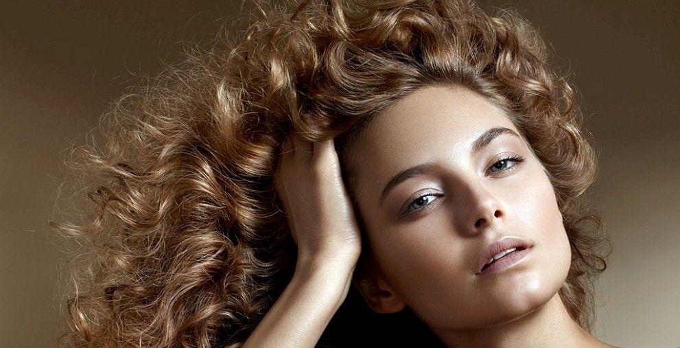 طريقة عمل شعر مجعد والعناية به