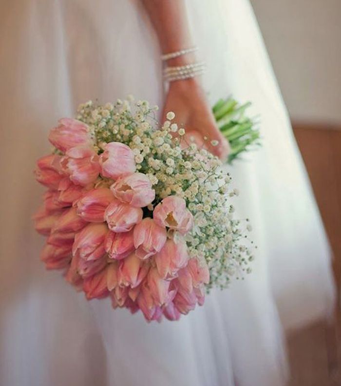 دليلك لباقات ورد للعروس باللون الزهري