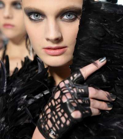 Chanel-Summer-Make-up-trend-11-3-2011-3