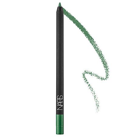 قلم كحل العين باللون الأخضر من Nars من المستحضرات المفضلة لنيلو بألوان العلم السعودي