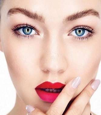 طريقة وضع الماسكار على الرموش السفلية