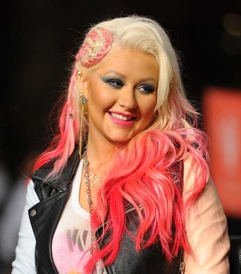 الشعر الملوّن بشكل مبالغ به