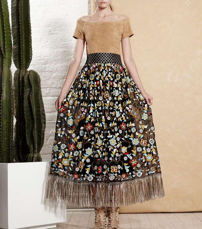 موضة التنانير المطبعة مع الشراريب لصيف 2016 من Alice + Olivia