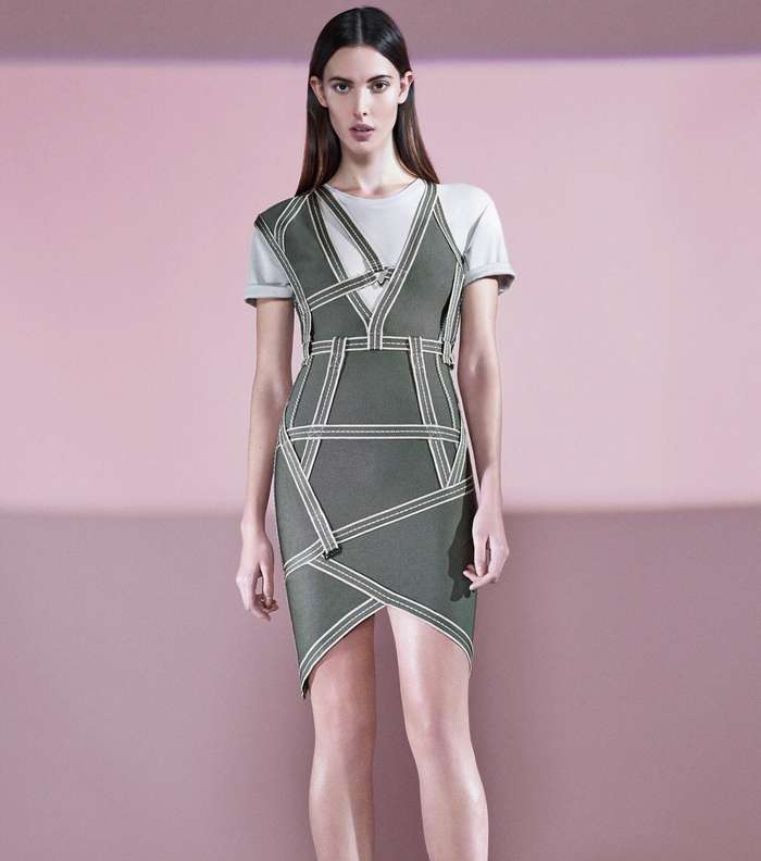 موضة الفستان فوق الـ T shirt من Herve Leger
