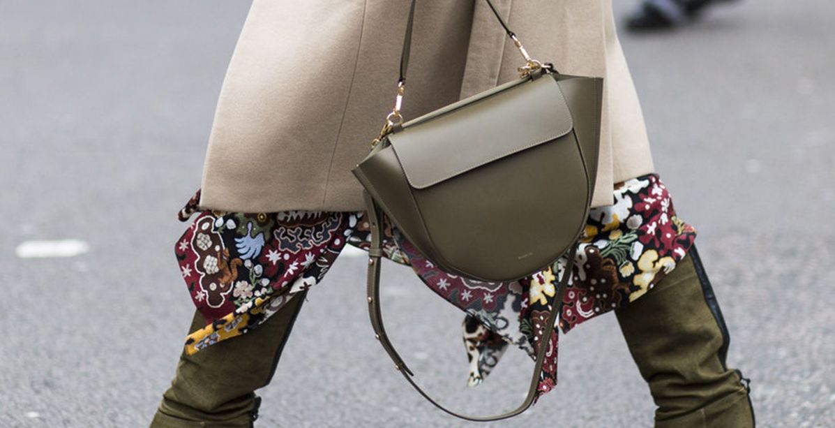 3 طرق عصرية للتألّق بصيحة Slouchy Boots العام 2020