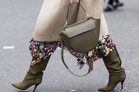 3 طرق عصرية للتألّق بصيحة Slouchy Boots العام 2020