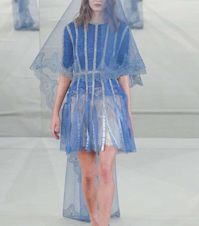 الفستان القصير المزخرف من Alexis Mabille لصيف 2017