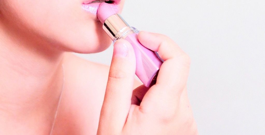 كيفية عمل مكياج متكامل بثلاث مستحضرات فقط