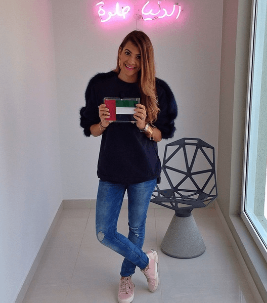 دينا زهران تختار كلاتش Dinzclothing بعلم الامارات لليوم الوطني الاماراتي