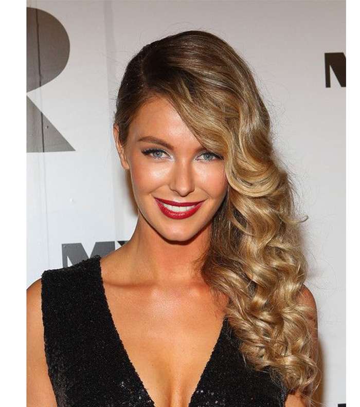 تسريحات شعر على جنب