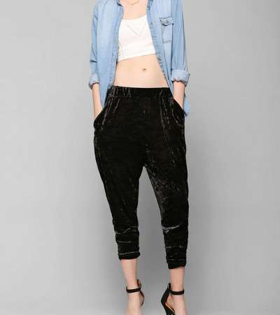 لإطلالة شبابية، إختاري موضة الشروال مع الـ Denim