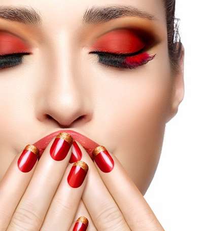 مجموعة طلاء الأظافر لإطلالة الأعياد 2014