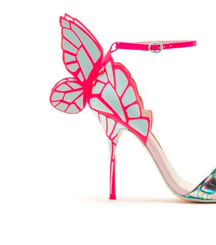 من Level Shoe District، اعتمدي موضة الأحذية بالكعب على شكل فراشة
