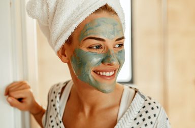 أفضل 3 خلطات لتبييض الوجه قبل حلول العيد