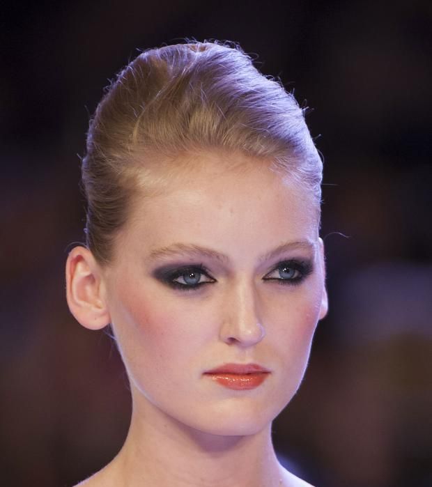 Stephane Rolland والماكياج القوي المشّع