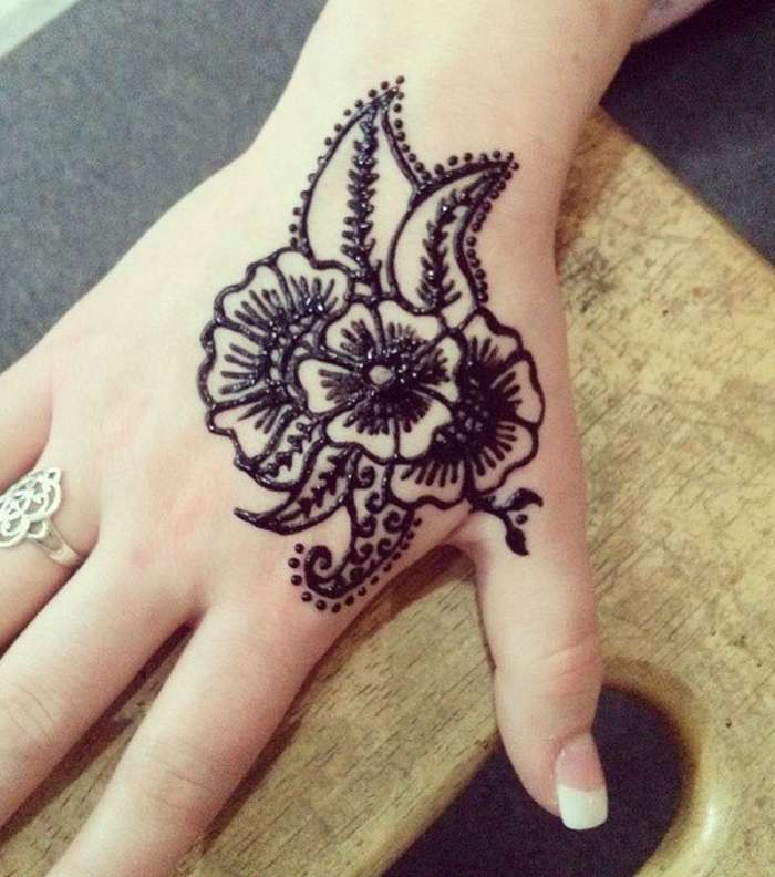 صور احدث نقش خفيف للعروس