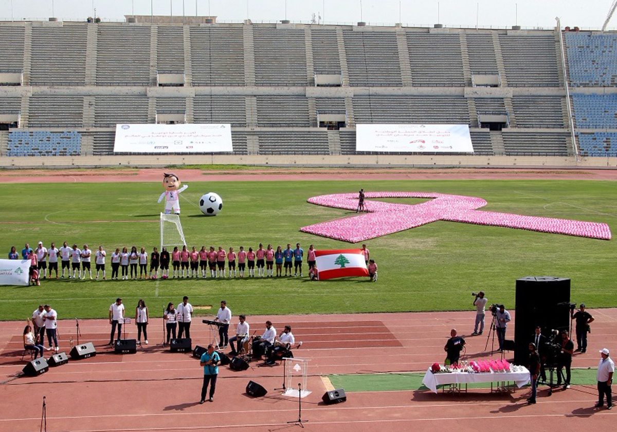 هذا البلد العربي يطلق أكبر شارة توعية ضد سرطان الثدي في العالم