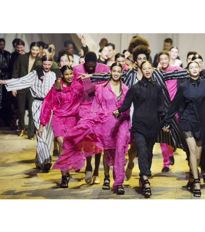 عرض ازياء مميز وفرح من H&M Studio لصيف 2017 خلال اسبوع الموضة في باريس