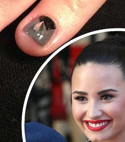 طلاء الأظافر صيف 2013 مع النجمات 