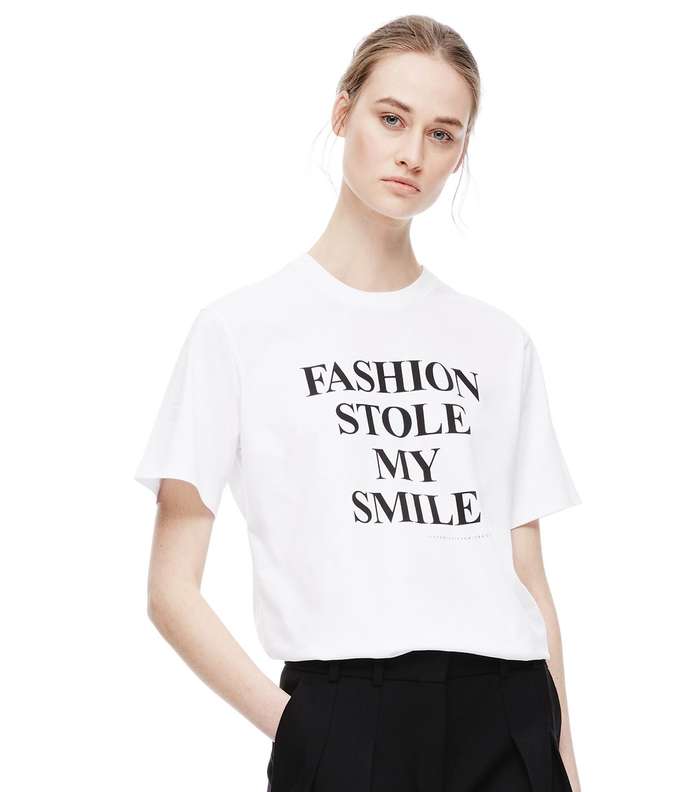 T shirt مطبعة بشعار Fashion Stole my smile من فيكتوريا بيكهام