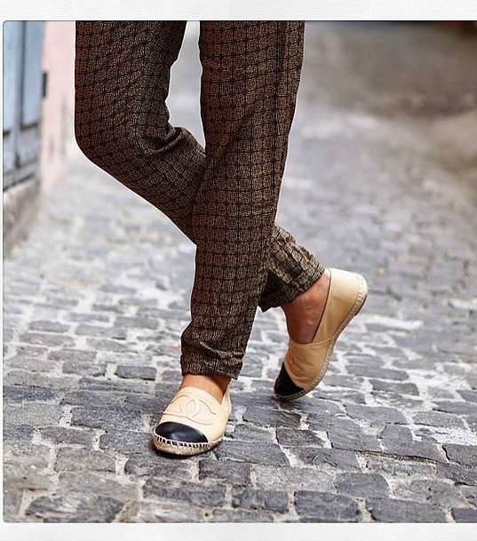 من أشهر تصاميم CHANEL، أحذية الـ Espadrilles