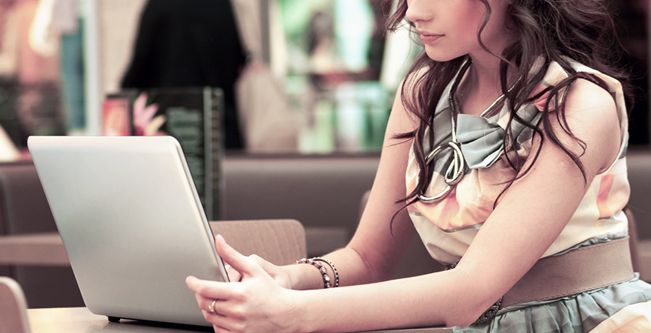 التسوّق على الإنترنت مع ياسمينة