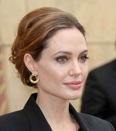 انجلينا جولي وتسريحة الـ Updo
