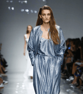 وضة الاوفرول الميتاليكي من Blumarine لصيف 2016